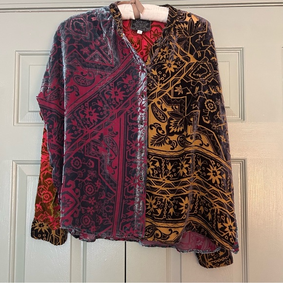 Johnny Was Frida Button Down Shirt in Muted Earth Tones Velvet - Picture 5 of 8